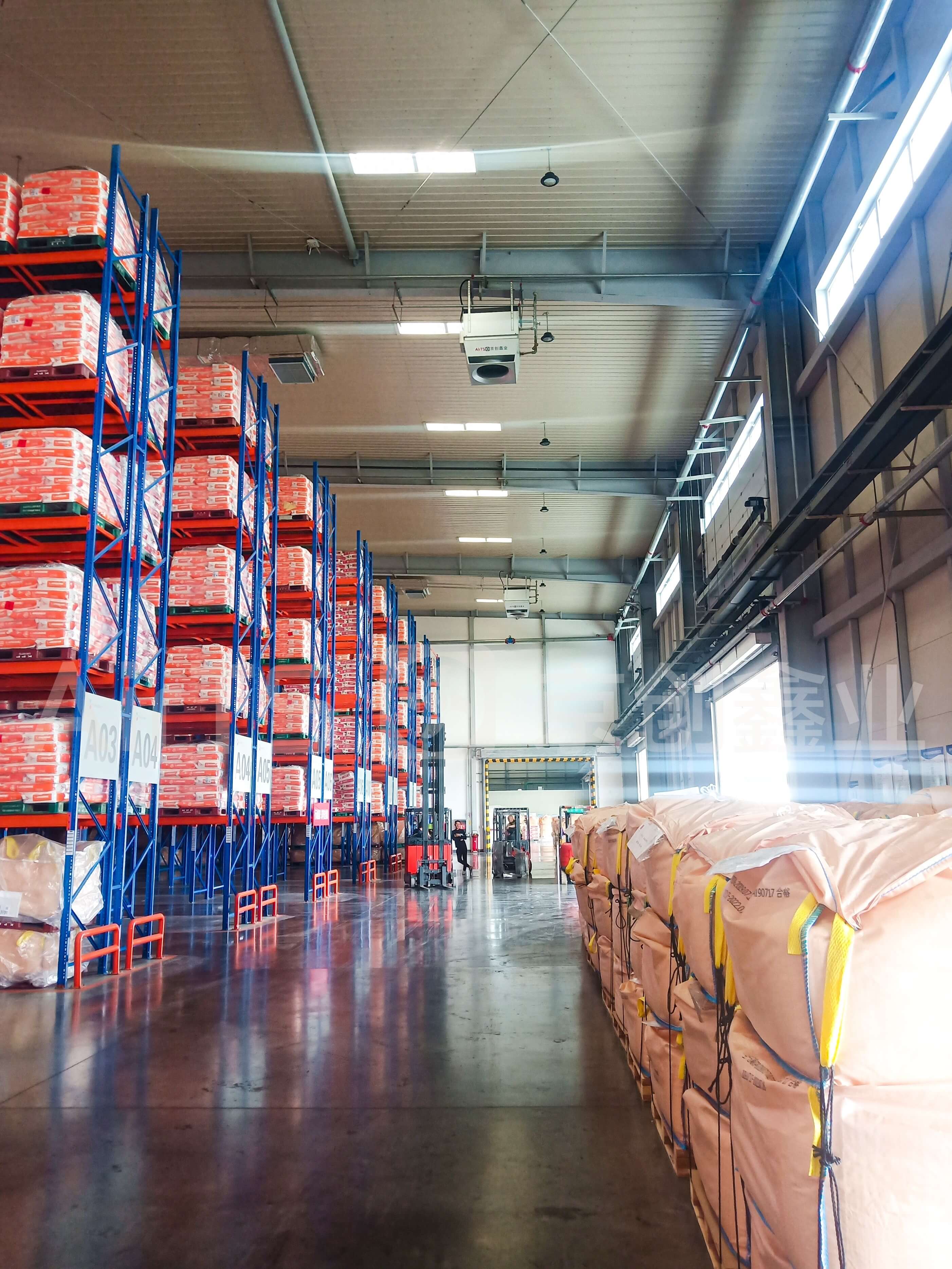 為倉儲物流環(huán)境保駕護(hù)航—AirTS京創(chuàng)鑫業(yè)高大空間專用節(jié)能空調(diào)